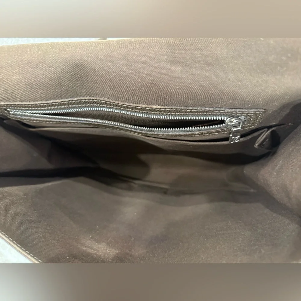 Louis Vuitton Taiga Messenger Bag